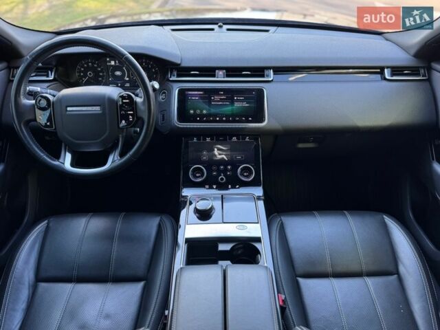 Черный Ленд Ровер Рендж Ровер Велар, объемом двигателя 2 л и пробегом 90 тыс. км за 35500 $, фото 3 на Automoto.ua