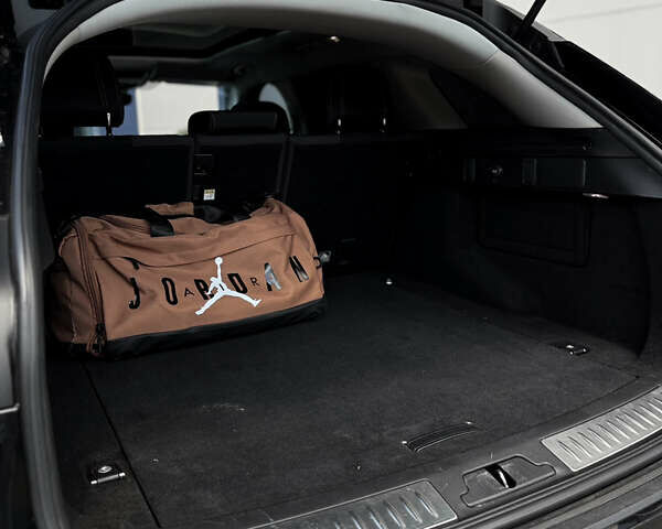 Чорний Ленд Ровер Рендж Ровер Велар, об'ємом двигуна 2 л та пробігом 82 тис. км за 35400 $, фото 19 на Automoto.ua