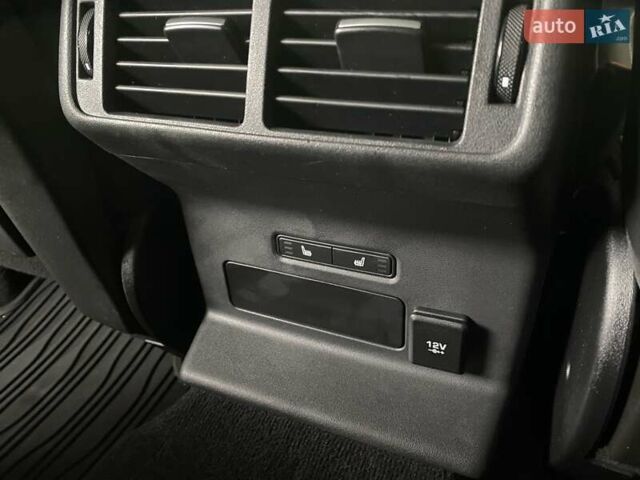 Чорний Ленд Ровер Рендж Ровер Велар, об'ємом двигуна 2 л та пробігом 29 тис. км за 44500 $, фото 40 на Automoto.ua