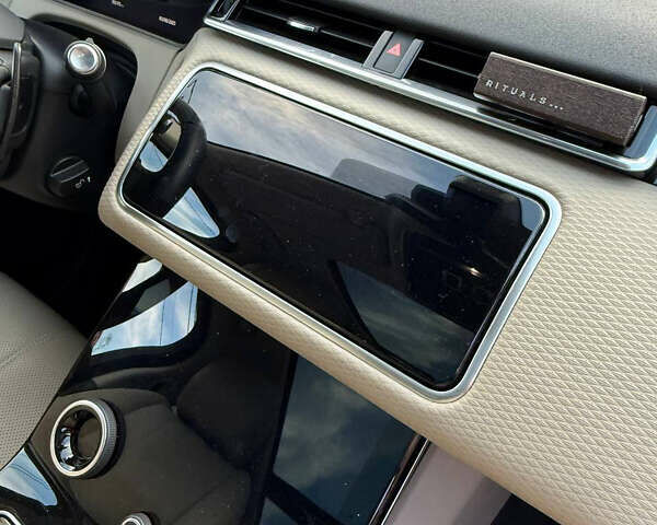 Черный Ленд Ровер Рендж Ровер Велар, объемом двигателя 2 л и пробегом 182 тыс. км за 39000 $, фото 15 на Automoto.ua