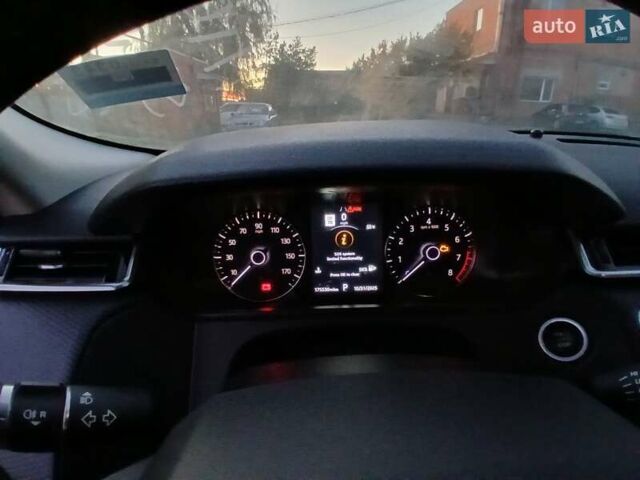 Чорний Ленд Ровер Рендж Ровер Велар, об'ємом двигуна 2 л та пробігом 281 тис. км за 24999 $, фото 10 на Automoto.ua