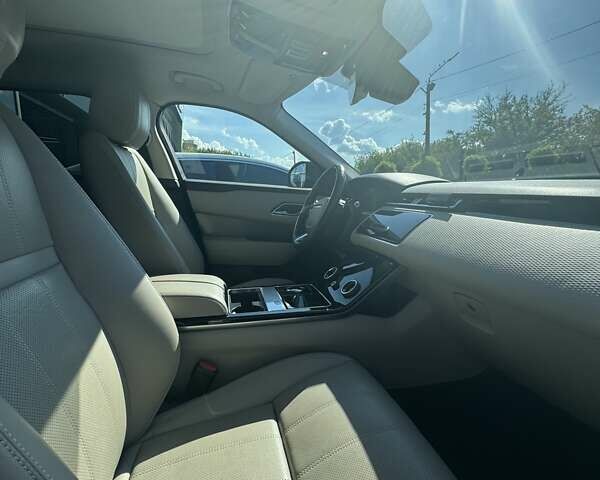 Черный Ленд Ровер Рендж Ровер Велар, объемом двигателя 2 л и пробегом 182 тыс. км за 39000 $, фото 4 на Automoto.ua