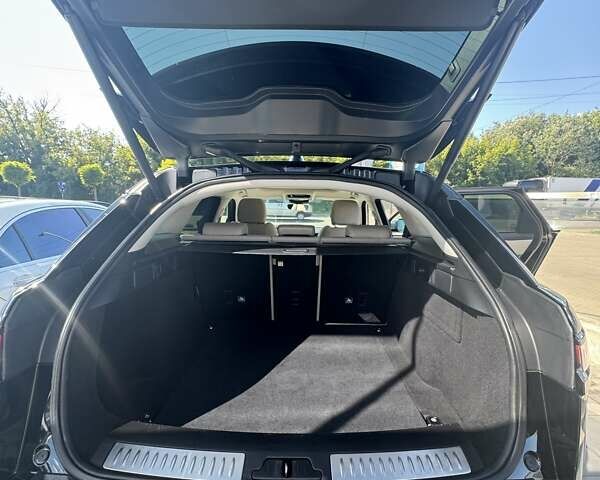 Черный Ленд Ровер Рендж Ровер Велар, объемом двигателя 2 л и пробегом 182 тыс. км за 39000 $, фото 6 на Automoto.ua