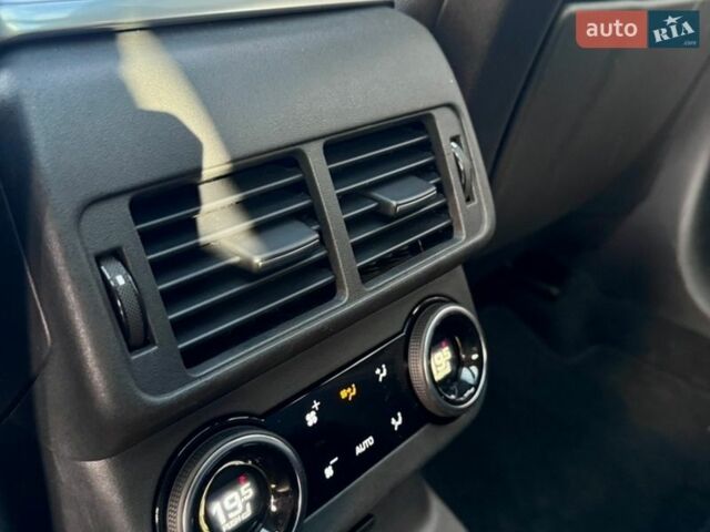 Черный Ленд Ровер Рендж Ровер Велар, объемом двигателя 2 л и пробегом 97 тыс. км за 41000 $, фото 14 на Automoto.ua