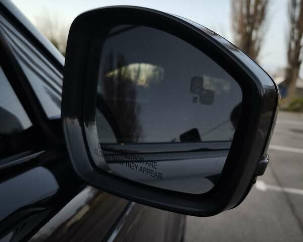 Черный Ленд Ровер Рендж Ровер Велар, объемом двигателя 2 л и пробегом 95 тыс. км за 64999 $, фото 12 на Automoto.ua