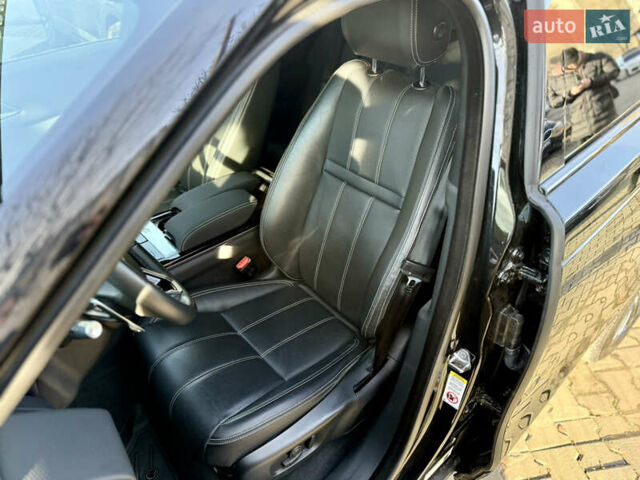 Черный Ленд Ровер Рендж Ровер Велар, объемом двигателя 2 л и пробегом 44 тыс. км за 59000 $, фото 15 на Automoto.ua