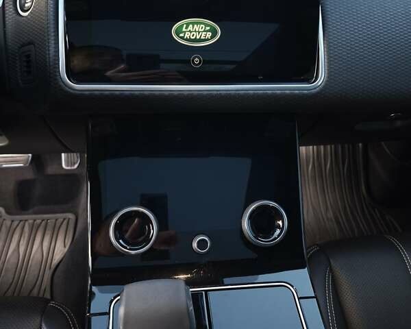 Черный Ленд Ровер Рендж Ровер Велар, объемом двигателя 2 л и пробегом 95 тыс. км за 64999 $, фото 28 на Automoto.ua