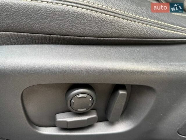 Чорний Ленд Ровер Рендж Ровер Велар, об'ємом двигуна 2 л та пробігом 98 тис. км за 56990 $, фото 11 на Automoto.ua