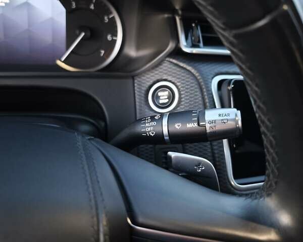 Черный Ленд Ровер Рендж Ровер Велар, объемом двигателя 2 л и пробегом 95 тыс. км за 64999 $, фото 26 на Automoto.ua