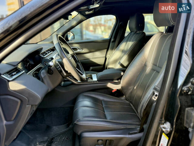 Черный Ленд Ровер Рендж Ровер Велар, объемом двигателя 2 л и пробегом 44 тыс. км за 59000 $, фото 14 на Automoto.ua