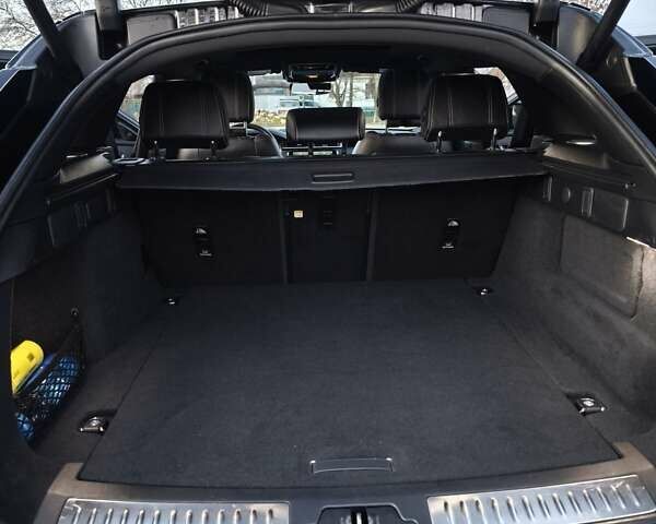 Черный Ленд Ровер Рендж Ровер Велар, объемом двигателя 2 л и пробегом 95 тыс. км за 64999 $, фото 30 на Automoto.ua