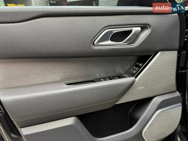 Чорний Ленд Ровер Рендж Ровер Велар, об'ємом двигуна 2 л та пробігом 98 тис. км за 56990 $, фото 18 на Automoto.ua