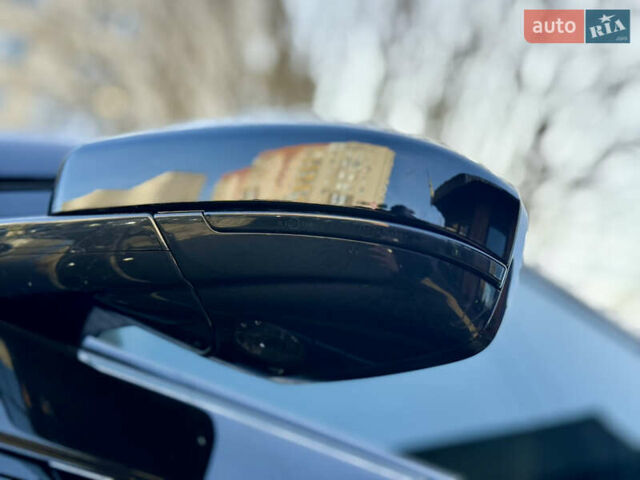 Черный Ленд Ровер Рендж Ровер Велар, объемом двигателя 2 л и пробегом 44 тыс. км за 59000 $, фото 9 на Automoto.ua