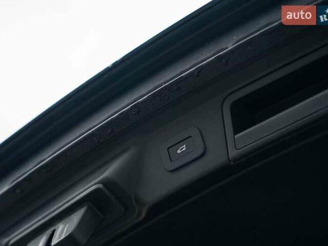Чорний Ленд Ровер Рендж Ровер Велар, об'ємом двигуна 2 л та пробігом 44 тис. км за 57500 $, фото 54 на Automoto.ua