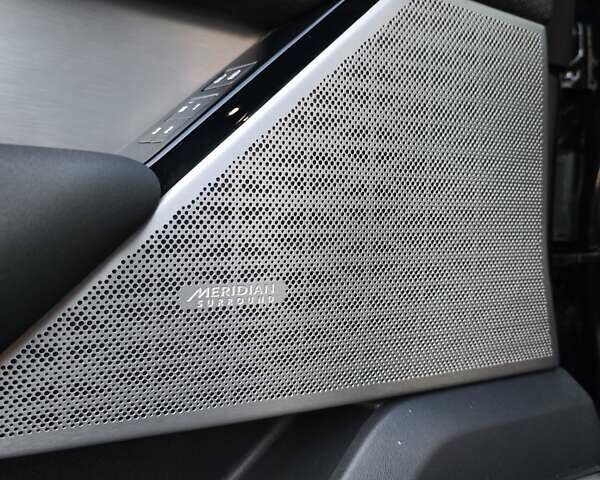 Черный Ленд Ровер Рендж Ровер Велар, объемом двигателя 2 л и пробегом 95 тыс. км за 64999 $, фото 14 на Automoto.ua