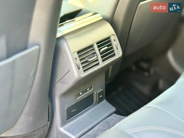 Черный Ленд Ровер Рендж Ровер Велар, объемом двигателя 2 л и пробегом 44 тыс. км за 59000 $, фото 18 на Automoto.ua