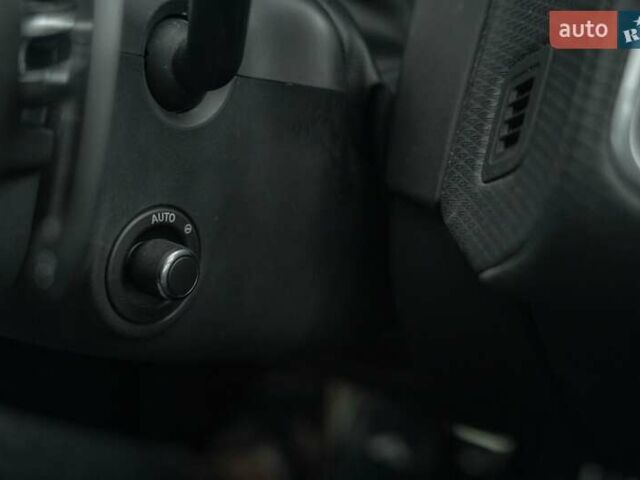 Чорний Ленд Ровер Рендж Ровер Велар, об'ємом двигуна 2 л та пробігом 44 тис. км за 57500 $, фото 46 на Automoto.ua