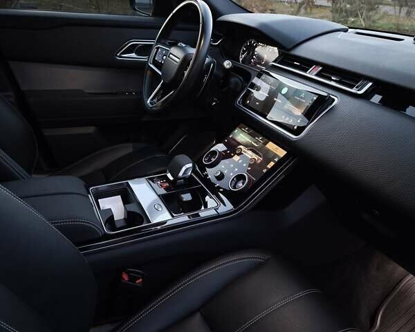 Черный Ленд Ровер Рендж Ровер Велар, объемом двигателя 2 л и пробегом 95 тыс. км за 64999 $, фото 25 на Automoto.ua