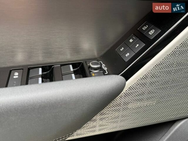 Чорний Ленд Ровер Рендж Ровер Велар, об'ємом двигуна 2 л та пробігом 98 тис. км за 56990 $, фото 19 на Automoto.ua