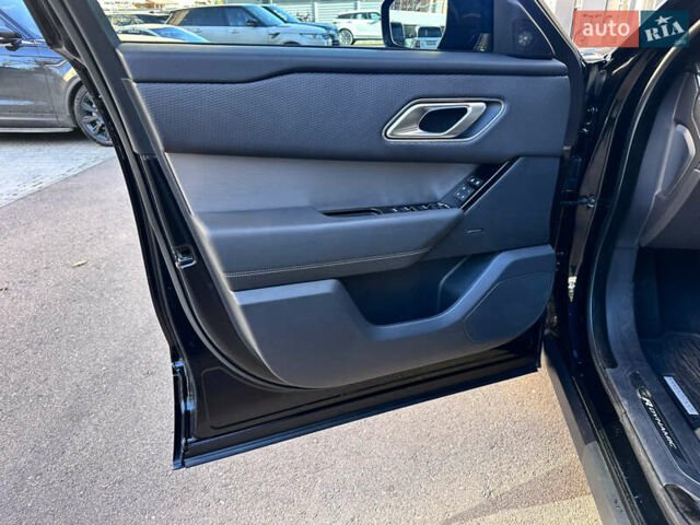 Ленд Ровер Рендж Ровер Велар 2023 в Одессе на Automoto.ua Черный Ленд Ровер Рендж Ровер Велар, объемом двигателя 2 л и пробегом 53 тыс. км за 62000 $, фото 6 на Automoto.ua