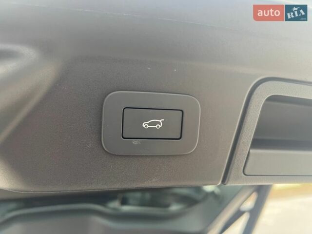 Черный Ленд Ровер Рендж Ровер Велар, объемом двигателя 3 л и пробегом 4 тыс. км за 90160 $, фото 31 на Automoto.ua