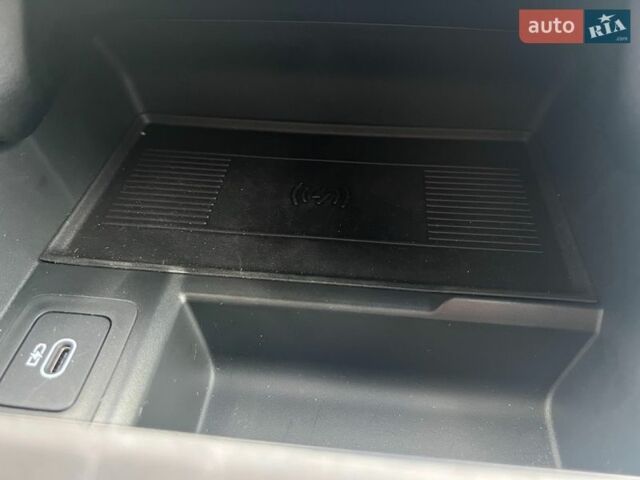 Черный Ленд Ровер Рендж Ровер Велар, объемом двигателя 3 л и пробегом 4 тыс. км за 90160 $, фото 23 на Automoto.ua