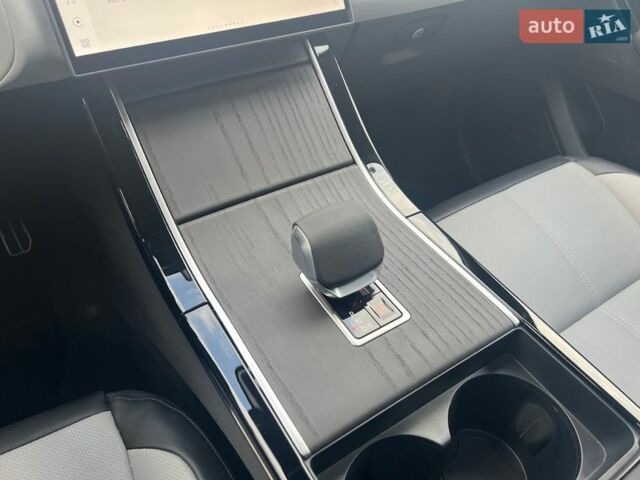 Черный Ленд Ровер Рендж Ровер Велар, объемом двигателя 3 л и пробегом 4 тыс. км за 90160 $, фото 22 на Automoto.ua