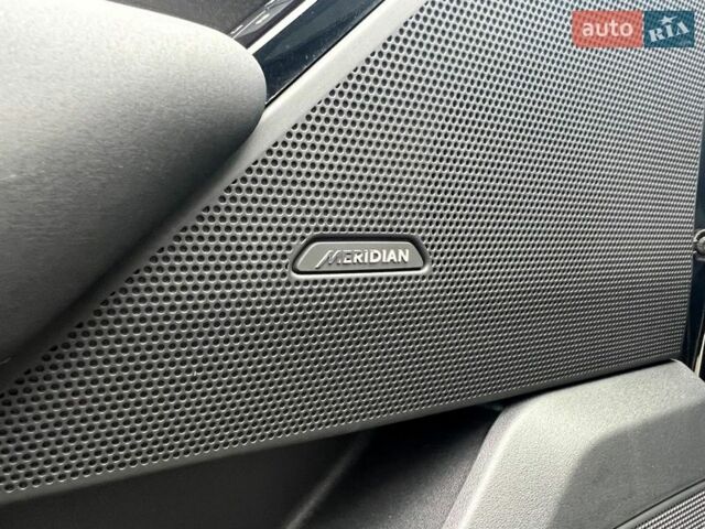 Черный Ленд Ровер Рендж Ровер Велар, объемом двигателя 3 л и пробегом 4 тыс. км за 90160 $, фото 13 на Automoto.ua