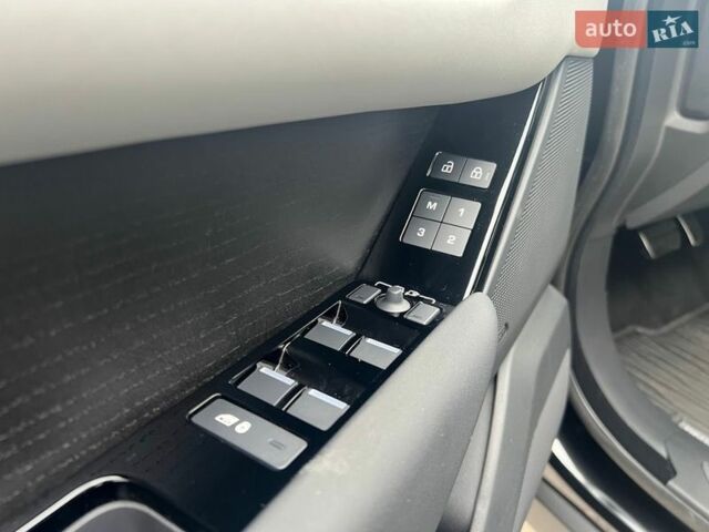 Черный Ленд Ровер Рендж Ровер Велар, объемом двигателя 3 л и пробегом 4 тыс. км за 90160 $, фото 12 на Automoto.ua