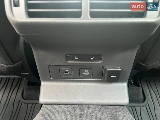 Черный Ленд Ровер Рендж Ровер Велар, объемом двигателя 3 л и пробегом 4 тыс. км за 90160 $, фото 29 на Automoto.ua