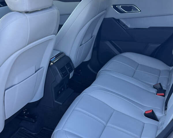 Чорний Ленд Ровер Рендж Ровер Велар, об'ємом двигуна 2 л та пробігом 15 тис. км за 75700 $, фото 37 на Automoto.ua