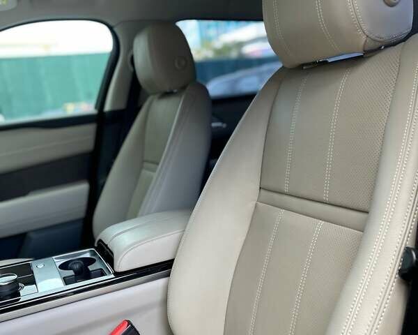 Коричневый Ленд Ровер Рендж Ровер Велар, объемом двигателя 2 л и пробегом 120 тыс. км за 42900 $, фото 62 на Automoto.ua