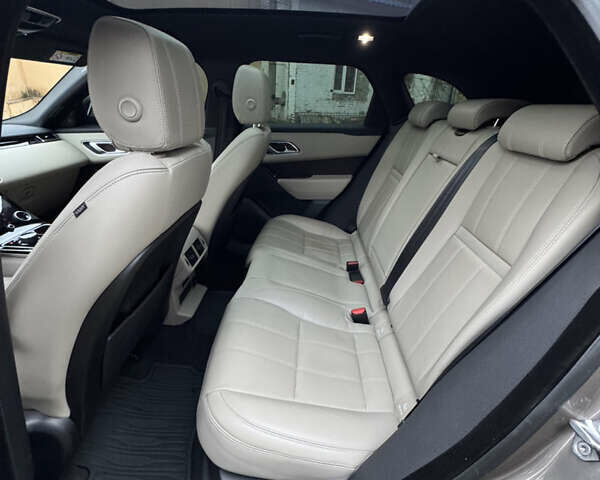 Коричневый Ленд Ровер Рендж Ровер Велар, объемом двигателя 2 л и пробегом 70 тыс. км за 40000 $, фото 12 на Automoto.ua