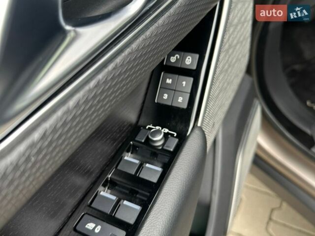 Коричневый Ленд Ровер Рендж Ровер Велар, объемом двигателя 2 л и пробегом 124 тыс. км за 39999 $, фото 18 на Automoto.ua