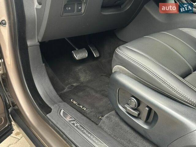 Коричневый Ленд Ровер Рендж Ровер Велар, объемом двигателя 2 л и пробегом 124 тыс. км за 39999 $, фото 20 на Automoto.ua