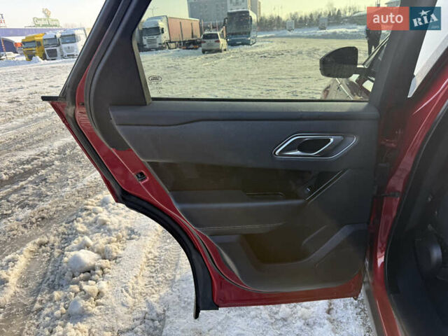 Червоний Ленд Ровер Рендж Ровер Велар, об'ємом двигуна 2 л та пробігом 220 тис. км за 22500 $, фото 33 на Automoto.ua