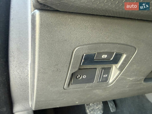 Червоний Ленд Ровер Рендж Ровер Велар, об'ємом двигуна 2 л та пробігом 220 тис. км за 22500 $, фото 21 на Automoto.ua