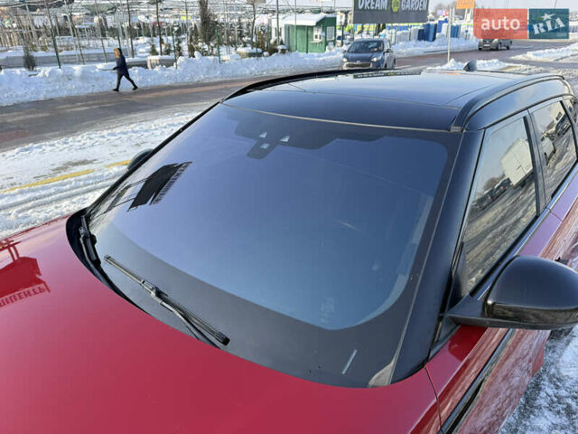 Червоний Ленд Ровер Рендж Ровер Велар, об'ємом двигуна 2 л та пробігом 220 тис. км за 22500 $, фото 12 на Automoto.ua