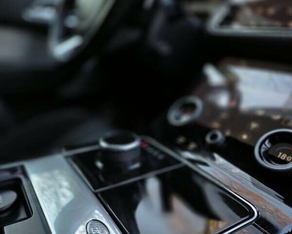 Червоний Ленд Ровер Рендж Ровер Велар, об'ємом двигуна 2 л та пробігом 87 тис. км за 35700 $, фото 34 на Automoto.ua