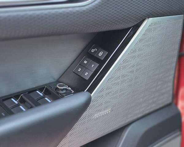 Червоний Ленд Ровер Рендж Ровер Велар, об'ємом двигуна 2 л та пробігом 87 тис. км за 35700 $, фото 40 на Automoto.ua