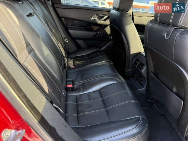 Червоний Ленд Ровер Рендж Ровер Велар, об'ємом двигуна 2 л та пробігом 220 тис. км за 22500 $, фото 39 на Automoto.ua