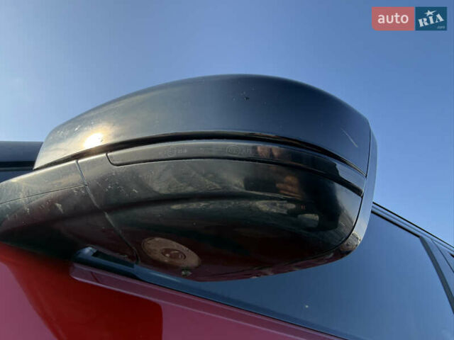 Червоний Ленд Ровер Рендж Ровер Велар, об'ємом двигуна 2 л та пробігом 220 тис. км за 22500 $, фото 16 на Automoto.ua