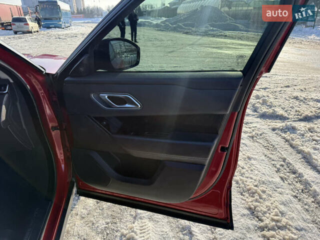Червоний Ленд Ровер Рендж Ровер Велар, об'ємом двигуна 2 л та пробігом 220 тис. км за 22500 $, фото 46 на Automoto.ua