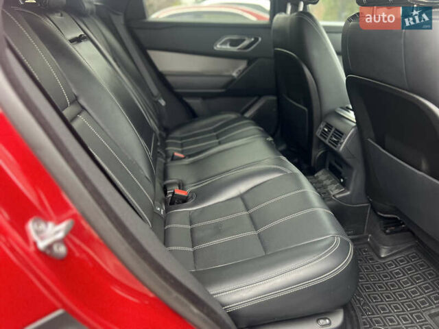 Червоний Ленд Ровер Рендж Ровер Велар, об'ємом двигуна 2 л та пробігом 82 тис. км за 39000 $, фото 12 на Automoto.ua