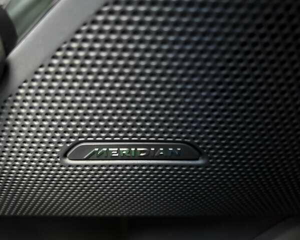 Красный Ленд Ровер Рендж Ровер Велар, объемом двигателя 2 л и пробегом 111 тыс. км за 39333 $, фото 7 на Automoto.ua