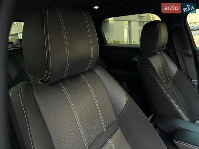 Червоний Ленд Ровер Рендж Ровер Велар, об'ємом двигуна 2 л та пробігом 111 тис. км за 44200 $, фото 8 на Automoto.ua