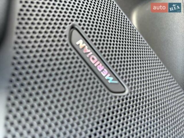 Красный Ленд Ровер Рендж Ровер Велар, объемом двигателя 2 л и пробегом 111 тыс. км за 39333 $, фото 35 на Automoto.ua