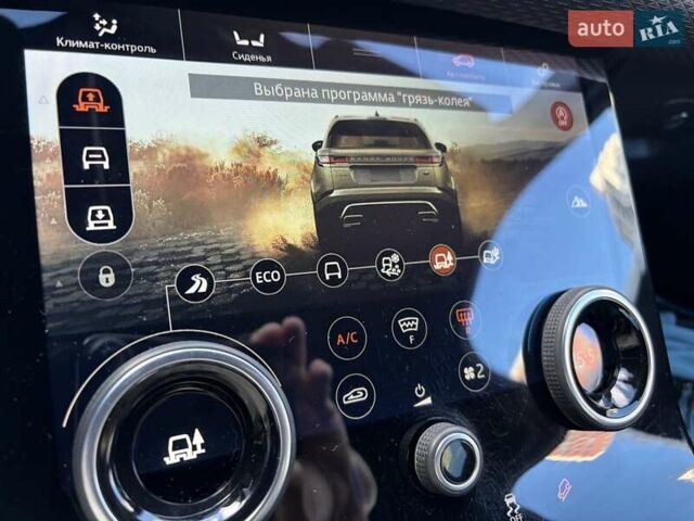 Красный Ленд Ровер Рендж Ровер Велар, объемом двигателя 2 л и пробегом 111 тыс. км за 39333 $, фото 13 на Automoto.ua