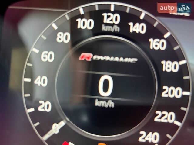 Червоний Ленд Ровер Рендж Ровер Велар, об'ємом двигуна 2 л та пробігом 111 тис. км за 44200 $, фото 1 на Automoto.ua