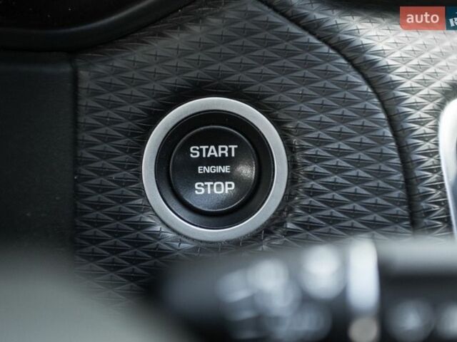 Червоний Ленд Ровер Рендж Ровер Велар, об'ємом двигуна 2 л та пробігом 82 тис. км за 38900 $, фото 31 на Automoto.ua